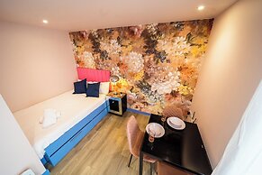 Outstanding Deluxe Self Contained City Apartment