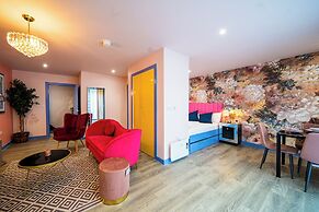 Outstanding Deluxe Self Contained City Apartment