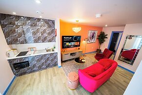 Outstanding Deluxe Self Contained City Apartment