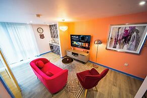 Outstanding Deluxe Self Contained City Apartment