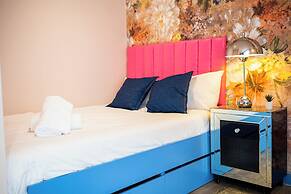 Outstanding Deluxe Self Contained City Apartment