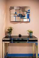 Outstanding Deluxe Self Contained City Apartment