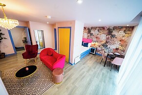 Outstanding Deluxe Self Contained City Apartment