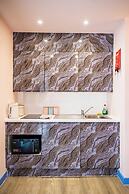 Outstanding Deluxe Self Contained City Apartment