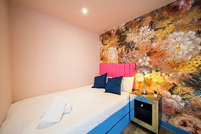 Outstanding Deluxe Self Contained City Apartment