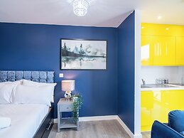 Blue Shade Studio Apartment in Sheffield City