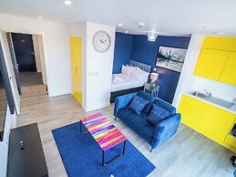 Blue Shade Studio Apartment in Sheffield City