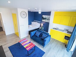 Blue Shade Studio Apartment in Sheffield City