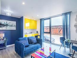Blue Shade Studio Apartment in Sheffield City