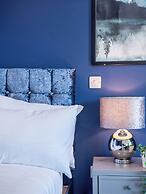 Blue Shade Studio Apartment in Sheffield City