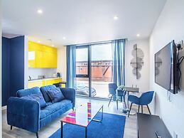 Blue Shade Studio Apartment in Sheffield City