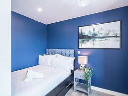 Blue Shade Studio Apartment in Sheffield City