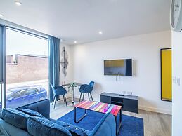 Blue Shade Studio Apartment in Sheffield City
