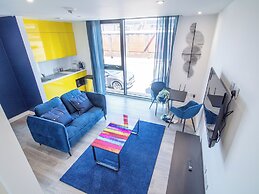 Blue Shade Studio Apartment in Sheffield City