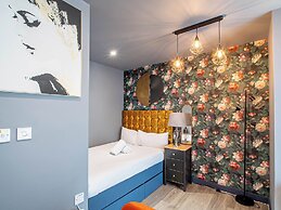 Bright and Spacious Studio in Sheffield Centre