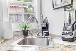 2 Mansions Pool Garden & BBQ Sleeps 22-8 BR