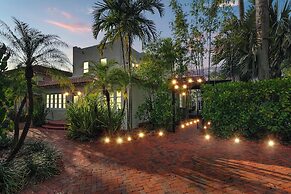 2 Mansions Pool Garden & BBQ Sleeps 22-8 BR