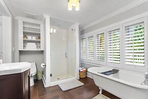 2 Mansions Pool Garden & BBQ Sleeps 22-8 BR