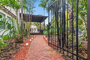 2 Mansions Pool Garden & BBQ Sleeps 22-8 BR