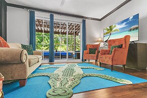 2 Mansions Pool Garden & BBQ Sleeps 22-8 BR