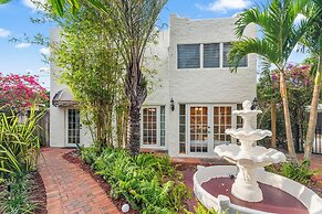 2 Mansions Pool Garden & BBQ Sleeps 22-8 BR