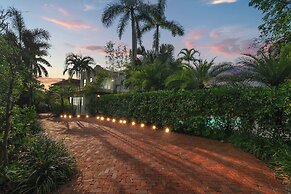 2 Mansions Pool Garden & BBQ Sleeps 22-8 BR