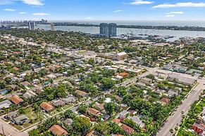 2 Mansions Pool Garden & BBQ Sleeps 22-8 BR