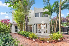 2 Mansions Pool Garden & BBQ Sleeps 22-8 BR