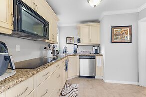 2 Mansions Pool Garden & BBQ Sleeps 22-8 BR