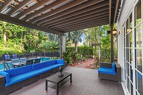 2 Mansions Pool Garden & BBQ Sleeps 22-8 BR