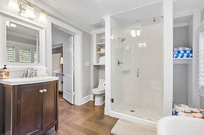 2 Mansions Pool Garden & BBQ Sleeps 22-8 BR