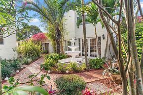 2 Mansions Pool Garden & BBQ Sleeps 22-8 BR