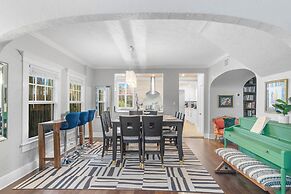 2 Mansions Pool Garden & BBQ Sleeps 22-8 BR