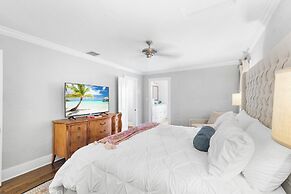 2 Mansions Pool Garden & BBQ Sleeps 22-8 BR