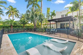 2 Mansions Pool Garden & BBQ Sleeps 22-8 BR