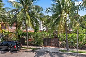 2 Mansions Pool Garden & BBQ Sleeps 22-8 BR