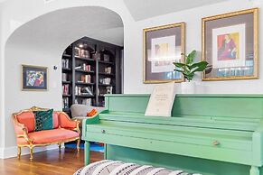 2 Mansions Pool Garden & BBQ Sleeps 22-8 BR