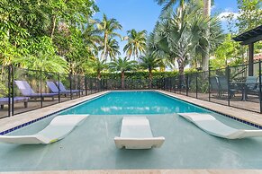 2 Mansions Pool Garden & BBQ Sleeps 22-8 BR
