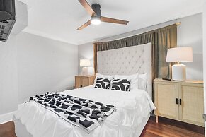 2 Mansions Pool Garden & BBQ Sleeps 22-8 BR