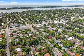 2 Mansions Pool Garden & BBQ Sleeps 22-8 BR