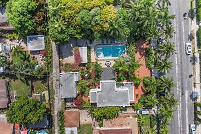 2 Mansions Pool Garden & BBQ Sleeps 22-8 BR