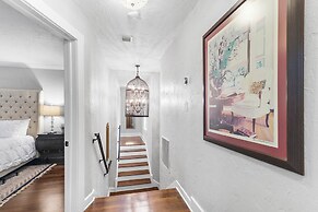 2 Mansions Pool Garden & BBQ Sleeps 22-8 BR