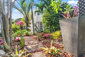 2 Mansions Pool Garden & BBQ Sleeps 22-8 BR