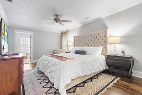 2 Mansions Pool Garden & BBQ Sleeps 22-8 BR