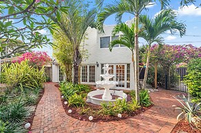 2 Mansions Pool Garden & BBQ Sleeps 22-8 BR