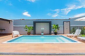 Aptos com Piscina e AC Brazilian Corner