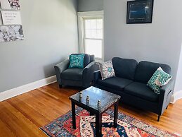 Charming 1BR Apartment Near Train Station