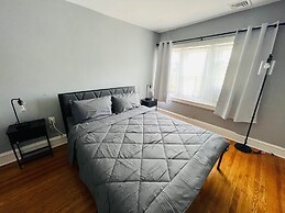 Charming 1BR Apartment Near Train Station