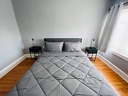 Charming 1BR Apartment Near Train Station