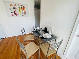 Charming 1BR Apartment Near Train Station